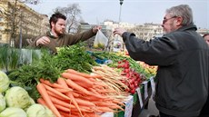 Zeliná�i a dal�í trhovci tento týden v Brn� poprvé prodávají na novém míst�....
