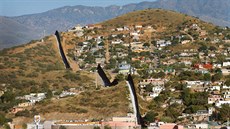Americko-mexická hranice u m�sta Nogales v Arizon�.