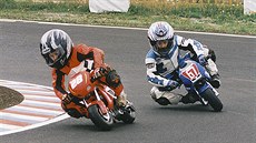 Mladí jezdci Karel Hanika a Jakub Kornfeil pi závodech minibik.