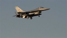 Americké letouny F-16 v Polsku.