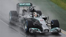 NEJRYCHLEJŠÍ. Lewis Hamilton vyhrál kvalifikaci Velké ceny Austrálie formule 1.