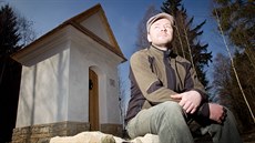 Vojt�ch Kmo�ek ze Spole�nosti archaických nad�enc�, která mimo jiné obnovuje...