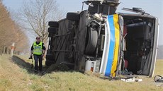 Nehoda autobusu u Nezvstic na Plzesku se obela bez váných zranní.