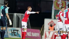 Branká Kamil ontofalský a Marcel Gecov dirigují obranu Slavie.