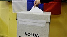 Voli�i v Bratislav� odevzdávali 15. b�ezna své hlasy v prvním kole...