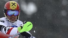 Marcel Hirscher na svahu v Lenzerheide pi slalomu Svtového poháru.