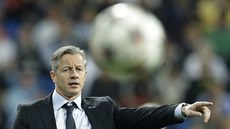 Jens Keller diriguje hru Schalke bhem stetnutí s Realem Madrid.