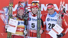 Stupn� vít�z� ze skiatlonu ve �védském Falunu: uprost�ed Alex Harvey, který...