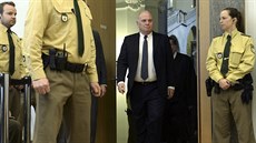 SOUD. Uli Hoeness se jde zodpovídat z da�ových únik�.