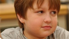 Angus T. Jones v seriálu Dva a pl chlapa (2007)