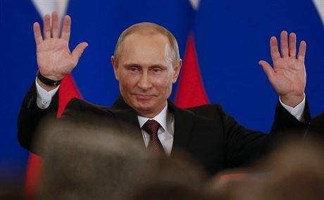 Ruský prezident Vladimir Putin je díky anexi Krymu na vrcholu popularity (20....