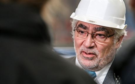 Yves Brachet, prezident evropské poboky spolenosti Westinghouse, podepsal s...