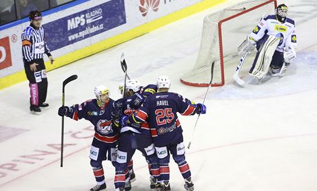 Hokejisté Chomutova se radují z gólu - ilustraní snímek.
