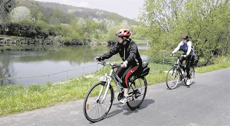 Cyklisté ve Zlínském kraji mají zatím nejradji trasy podél eky Moravy a Baova kanálu (na snímku) a cyklostezku Beva.