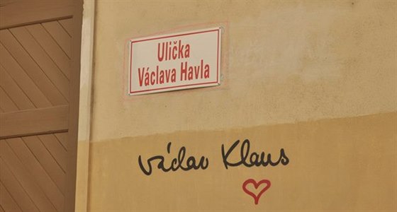 V Uličce Václava Havla přibylo jméno dalšího exprezidenta.
