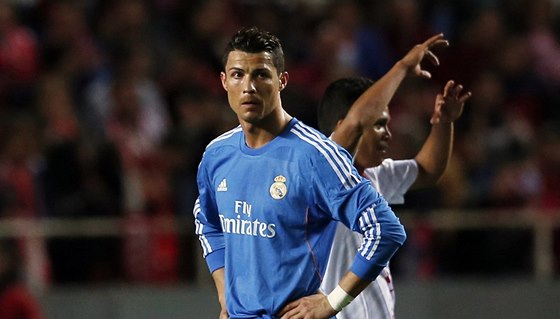 CO S TÍM. Cristiano Ronaldo po gólu, který Realu Madrid vstelila Sevilla. 