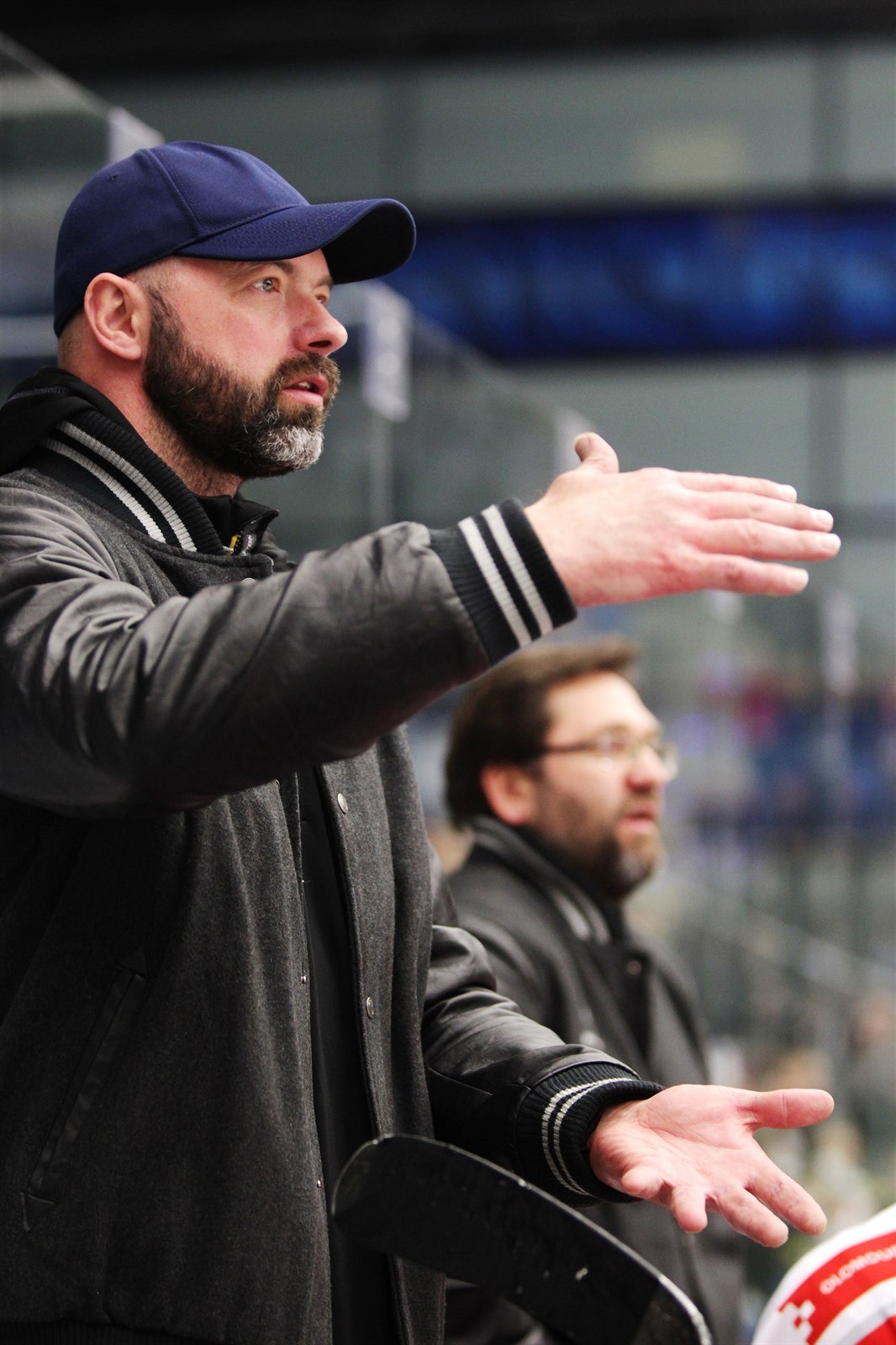 P�ÍSNÝ BOSS. Se za�átkem sezony je Ji�í Dopita, �éf Olomouce a asistent trenéra Petra Fialy, spokojený. Zasko�í dnes jeho sv��enci T�inec?