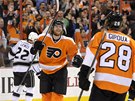 Jakub Voráek z Philadelphie má dvod k úsmvu - práv vstelil branku do sít