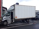 Nkolik hromadných nehod zablokovalo u Prhonic ást dálnice D1 ve smru na