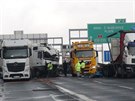 Nkolik hromadných nehod zablokovalo u Prhonic ást dálnice D1 ve smru na...