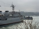 Ruské lod blokují ukrajinské plavidlo Slavuty v sevastopolském pístavu. (20.
