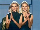 Modelka Karolína Kurková (vpravo) byla hlavní hvzdou dobroinné pehlídky...
