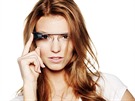 Kamila Bezpalcová a chytré brýle Google Glass. Za zapjení brýlí dkujeme...