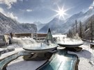 Na okraji údolí Ötztal v rakouském Tyrolsku stojí hotel lAqua Dome, jeho...