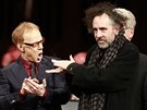 Filmový skladatel Danny Elfman (vlevo) a reisér Tim Burton na koncert v...