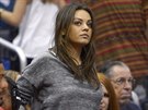 Mila Kunisová na basketbalovém zápase (Los Angeles, 22. bezna 2014)