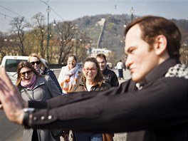 Quentin Tarantino hledá nejlepí zábr Praského hradu z mostu Legií.