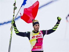 Francouzský biatlonista Martin Fourcade se raduje nejen z vítzství v posledním...