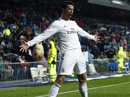 KDO JE TADY PN... tonk Realu Madrid Cristiano Ronaldo (na snmku) otevel...