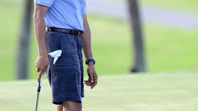 Prezident Obama na dovolené: nechybí bermudy, kšiltovka ani ponožky s fajfkou.
