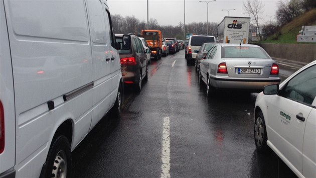 Havárie kamionu zablokovala pražskou Jižní spojku (24.3.2014)
