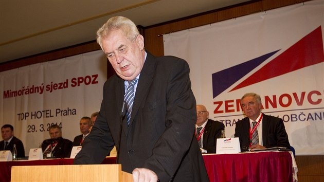 Prezident Milo Zeman se zastal ministra Andreje Babie, jeho premiér Bohuslav Sobotka vyzval, a ukoní své podnikání a vnuje se jen politice