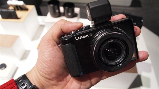 Zatm nejlep kompakt od Panasonicu je Lumix LX7.