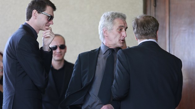 Na poheb reisrky Vry Chytilov dorazil Tom Hank z Divadla Sklep (21. bezna 2014).