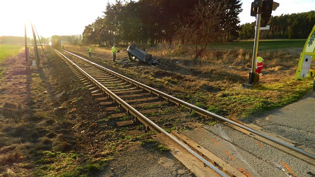 Předchozí nehoda se udála ve čtvrtek mezi Vladislaví a Náměští nad Oslavou kde se střetl osobní vlak s autem. Při nehodě zemřela řidička auta.