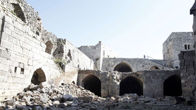 Krak des Chevaliers pat mezi nejzachovalej kick hrady v Srii. Od roku 2006 je zapsan na seznamu svtovho ddictv UNESCO. Obansk vlka, kter zemi suuje u ti roky, se na nm citeln podepsala. (21. bezna 2014)