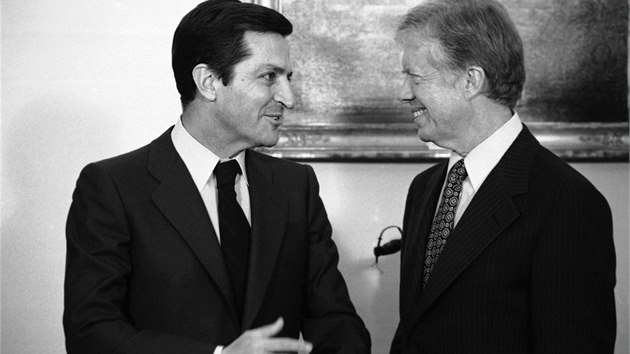panlskho premira Sureze roku 1980 pozval tehdej americk prezident Jimmy Carter i do Blho domu.