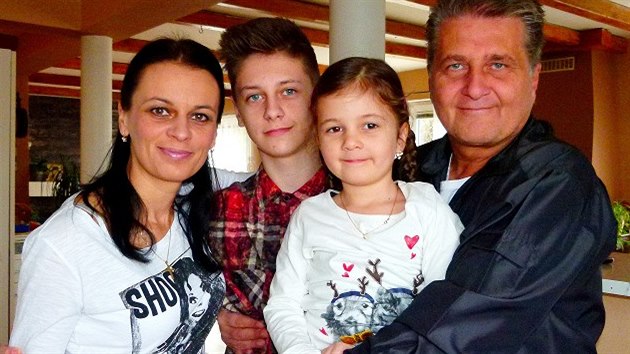 Marcel Zmoek se svou rodinou