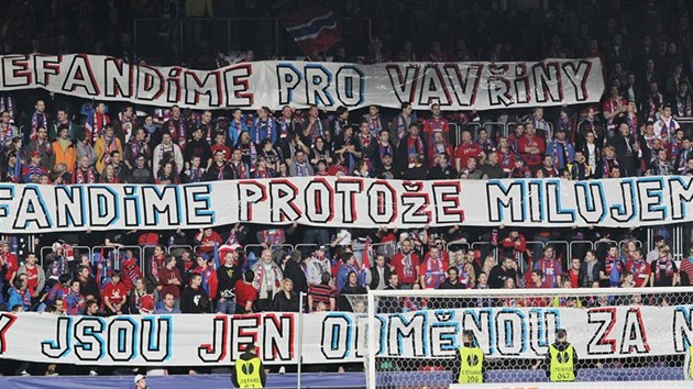 Plzet fanouci vyslali bhem osmifinlov odvety Evropsk ligy vzkaz: "Nefandme pro vavny. Fandme, protoe milujem. Vavny jsou jen odmnou za nai lsku.