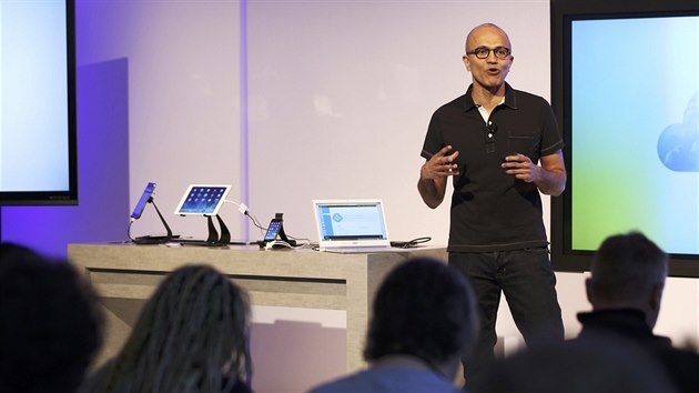 Šéf Microsoftu Satya Nadella představil novinářům Office pro iPady na tiskové konferenci v San Francisku 27. března 2014
