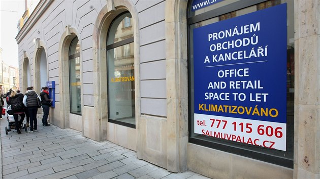 Jeden ze zrušených obchodů v centru Olomouce.