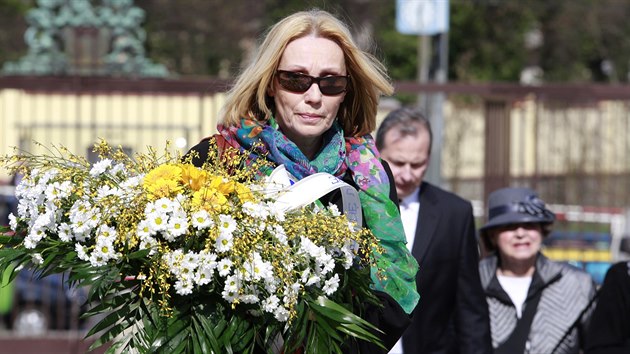 Na pohřeb Věry Chytilové dorazila její kolegyně Olga Sommerová (21. března 2014).