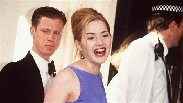 Stephen Tredre a Kate Winsletov (duben 1996)