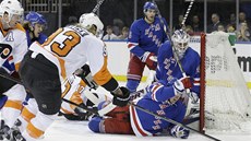 Branku hokejist� New York Rangers se pokou�í dobýt Jakub Vorá�ek z Philadelphie.