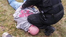 Mu�e obvin�ného z mnoha podvod�, p�i kterých okradl seniory, zadr�eli strá�níci