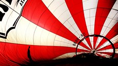 Let balonem u píleitosti 65. narozenin brnnského volnoasového centra Luánky (22. bezna 2014).